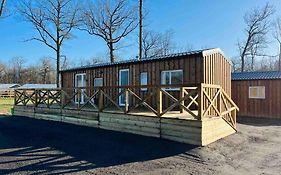 Equi lodge dans la forêt proche Disney